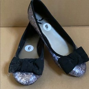 New flats, size 6